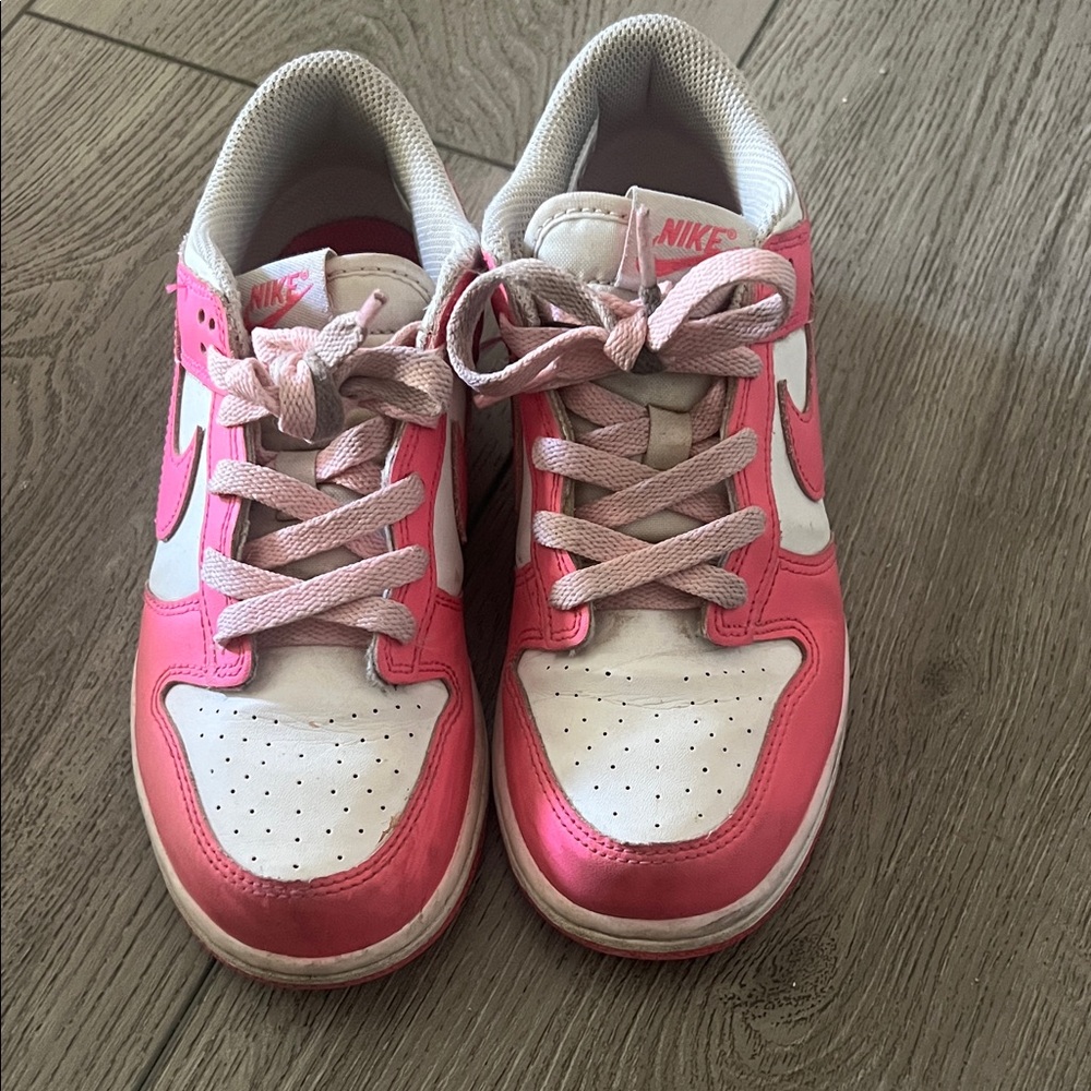 Nike Kids Sneakers in Pink and White